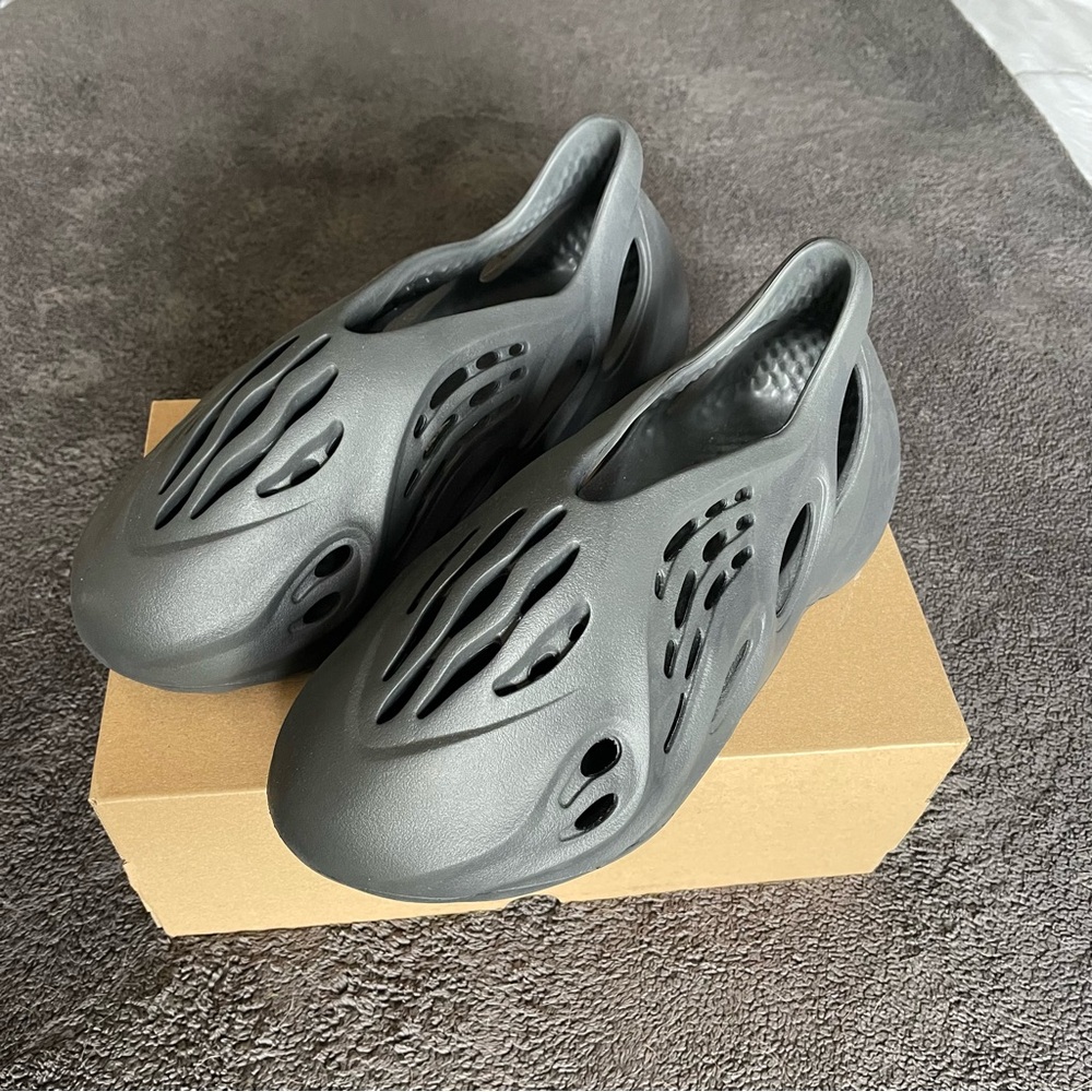 Yeezy Foam Runner RNR “ONYX”